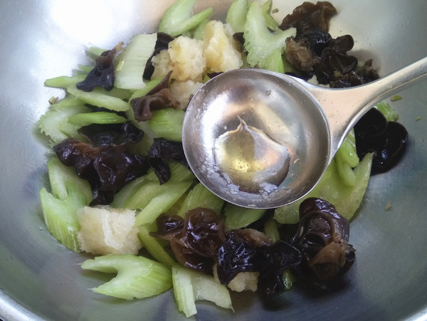 魚鰾炒西芹的做法-咸鮮味炒菜譜-易網健康養生網 魚鰾炒西芹的做法-咸鮮味炒菜譜