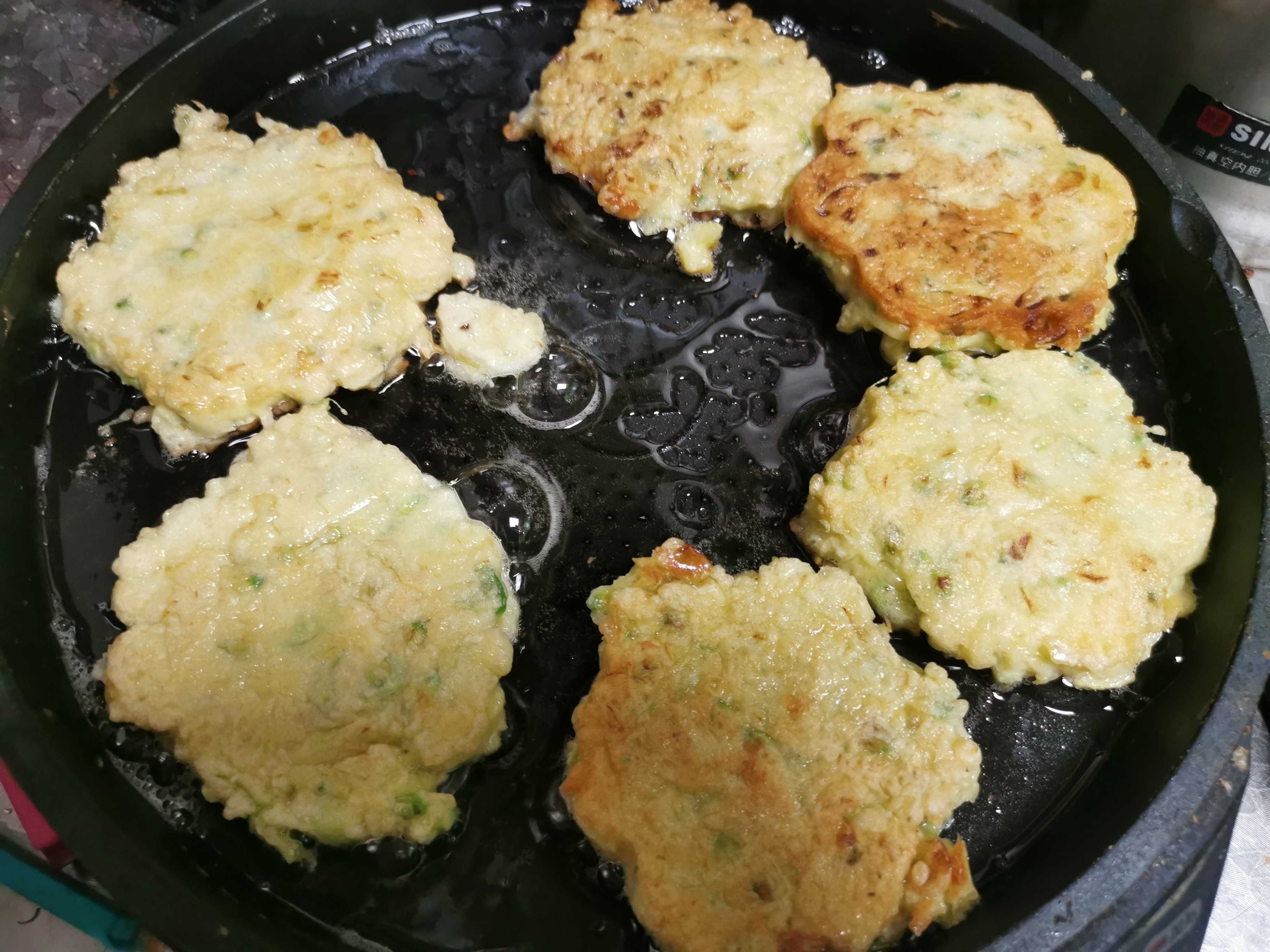 槐花系列之槐花雞蛋餅的做法-咸鮮味煎菜譜