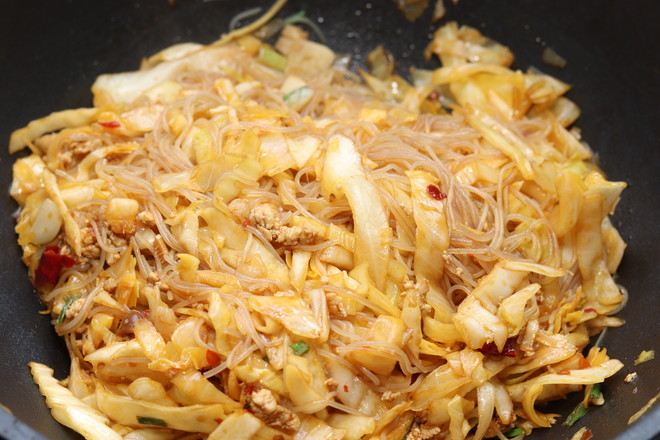 粉絲肉末包菜的做法-家常味炒菜譜-易網健康養生網 粉絲肉末包菜的做法-家常味炒菜譜