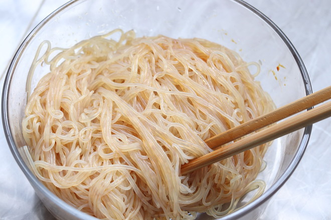 粉絲肉末包菜的做法-家常味炒菜譜-易網健康養生網 粉絲肉末包菜的做法-家常味炒菜譜