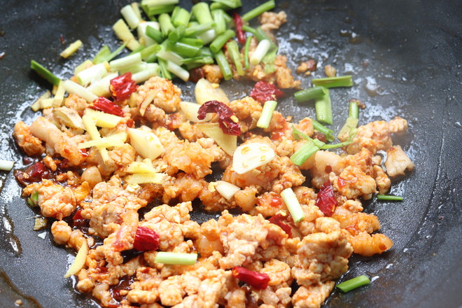 粉絲肉末包菜的做法-家常味炒菜譜-易網健康養生網 粉絲肉末包菜的做法-家常味炒菜譜