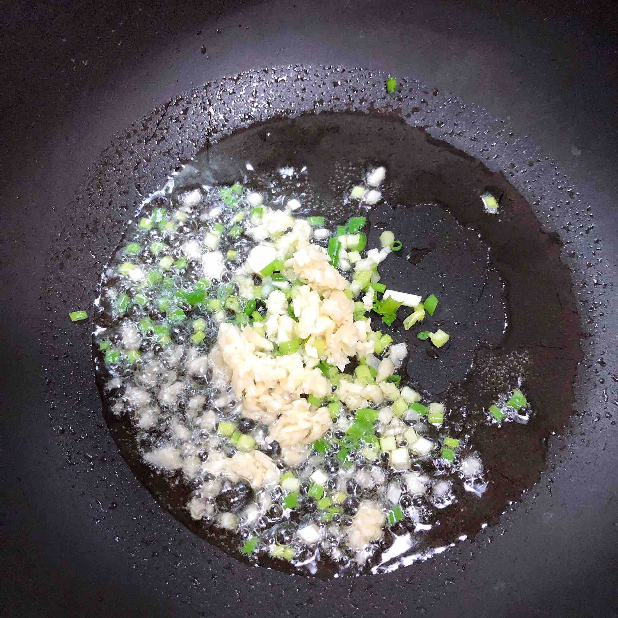 涼拌手撕雞胸肉的做法-酸甜味拌菜譜-易網(wǎng)健康養(yǎng)生網(wǎng) 涼拌手撕雞胸肉的做法-酸甜味拌菜譜