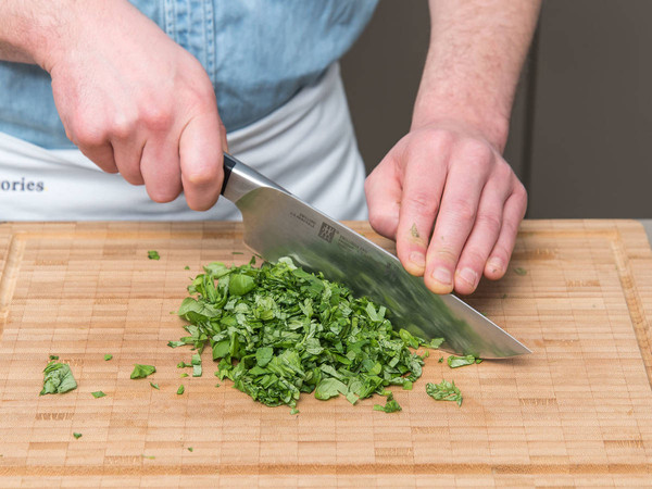 羅勒黃油煎牛排的做法-蒜香味煎菜譜-易網(wǎng)健康養(yǎng)生網(wǎng) 羅勒黃油煎牛排的做法-蒜香味煎菜譜