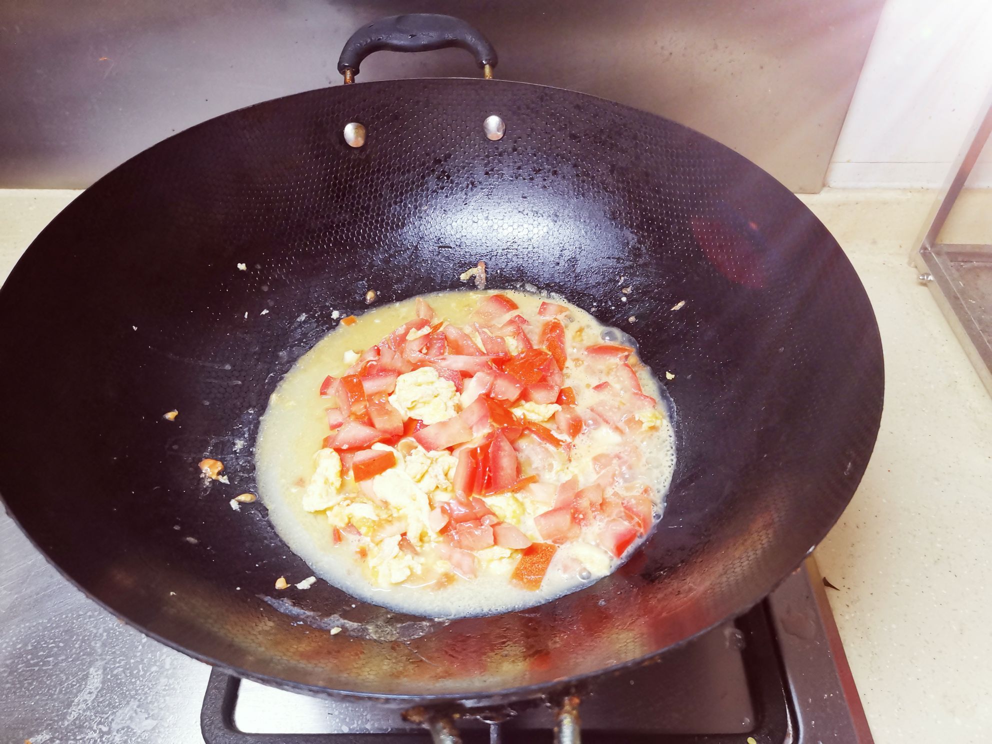 番茄炒雞蛋的做法-家常味炒菜譜