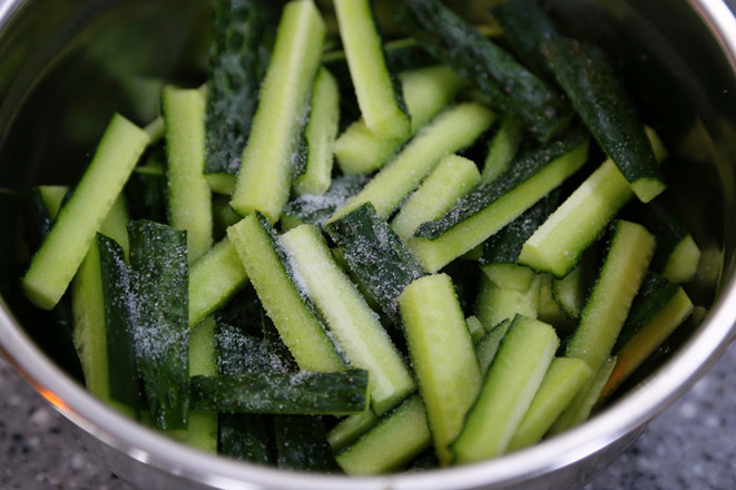 醬黃瓜----夏日開胃必備的做法-酸辣味拌菜譜-易網健康養生網 醬黃瓜----夏日開胃必備的做法-酸辣味拌菜譜