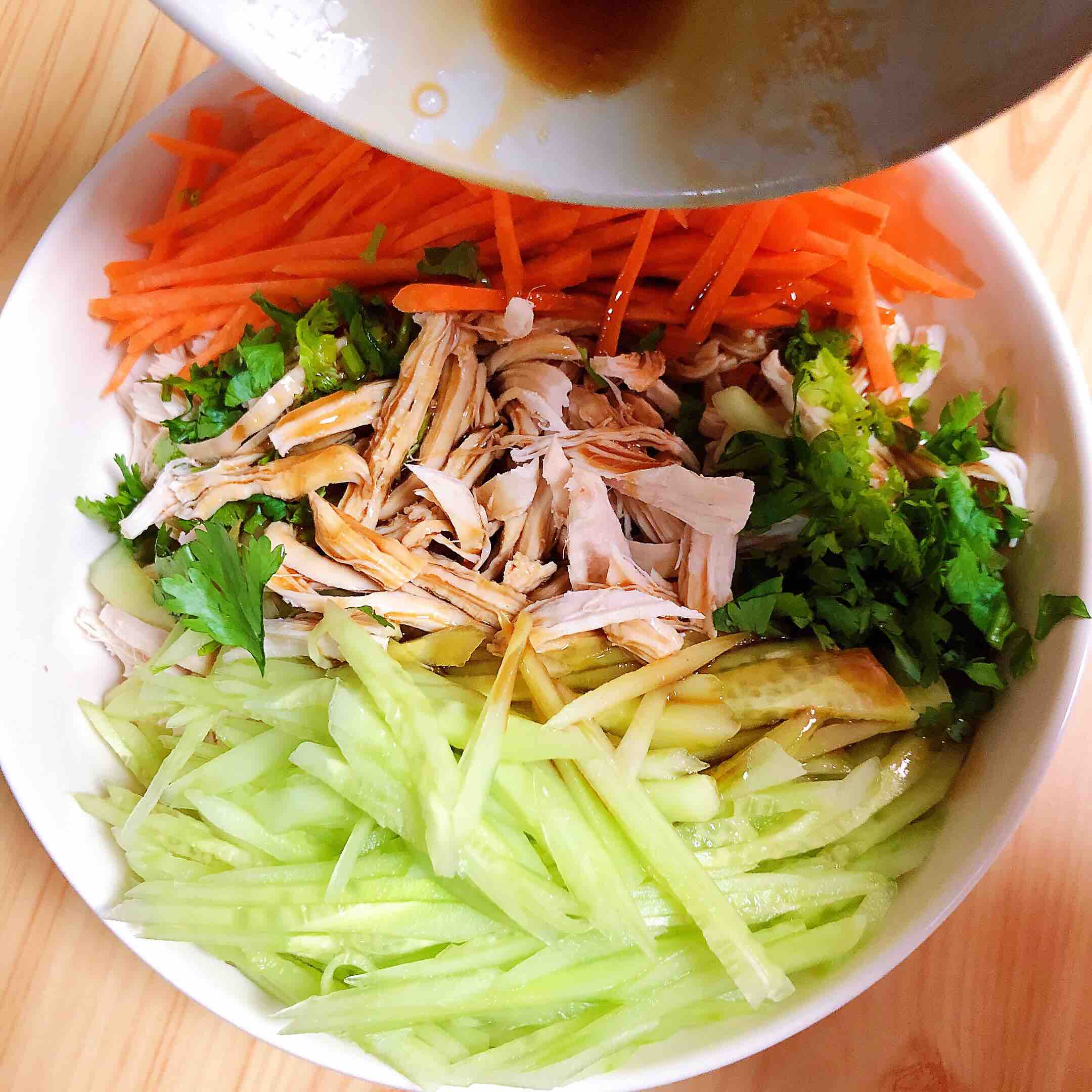 涼拌手撕雞胸肉的做法-酸甜味拌菜譜-易網(wǎng)健康養(yǎng)生網(wǎng) 涼拌手撕雞胸肉的做法-酸甜味拌菜譜