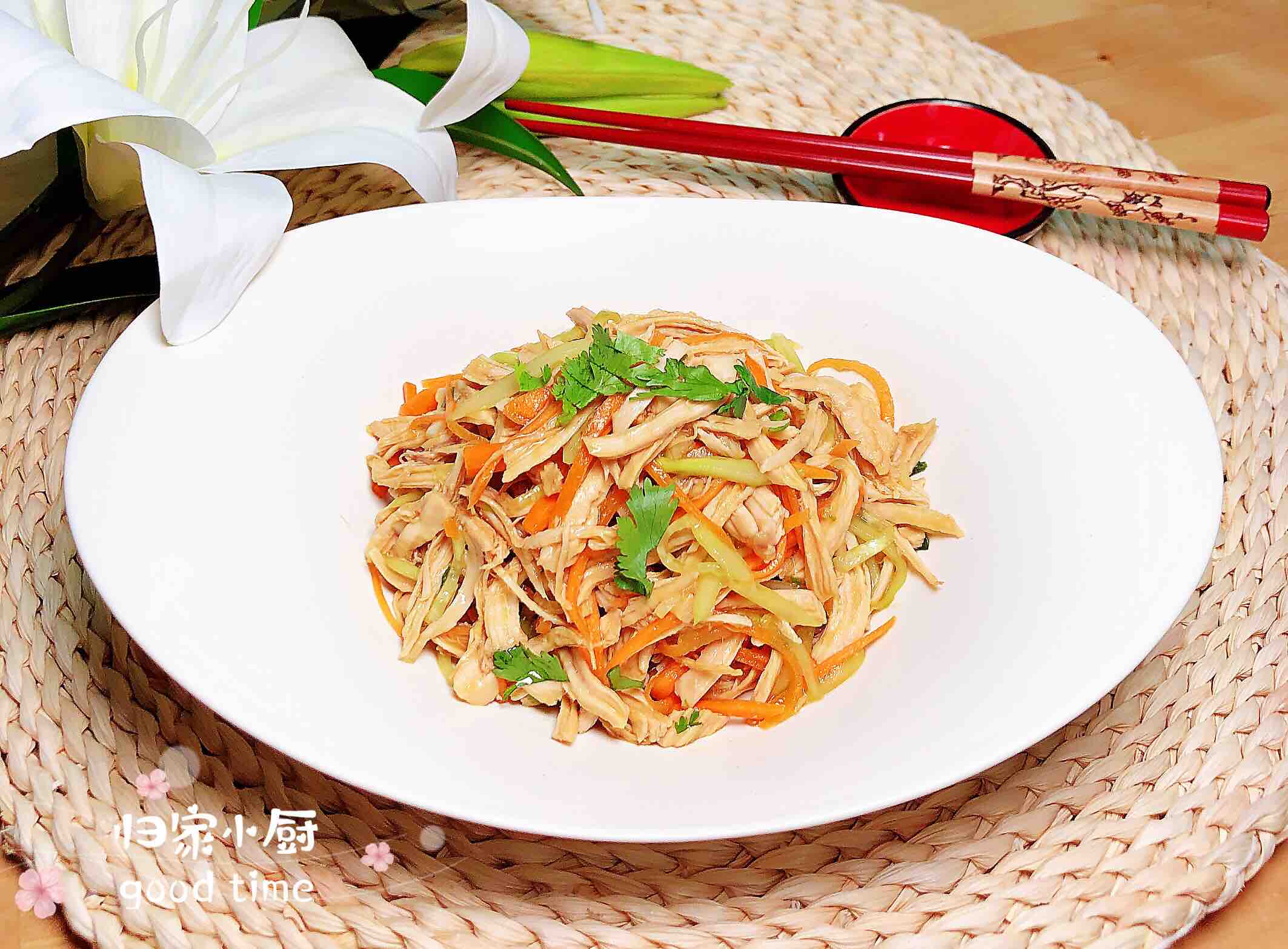 涼拌手撕雞胸肉的做法-酸甜味拌菜譜-易網(wǎng)健康養(yǎng)生網(wǎng) 涼拌手撕雞胸肉的做法-酸甜味拌菜譜