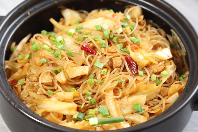 粉絲肉末包菜的做法-家常味炒菜譜-易網健康養生網 粉絲肉末包菜的做法-家常味炒菜譜