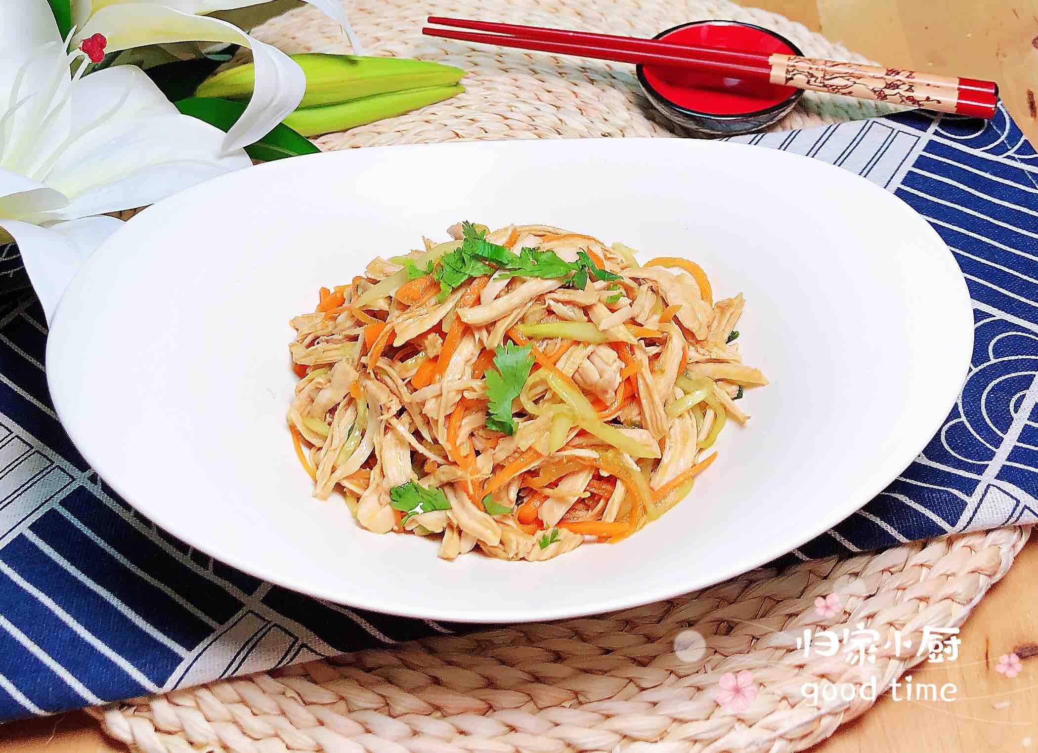 涼拌手撕雞胸肉的做法-酸甜味拌菜譜-易網(wǎng)健康養(yǎng)生網(wǎng) 涼拌手撕雞胸肉的做法-酸甜味拌菜譜