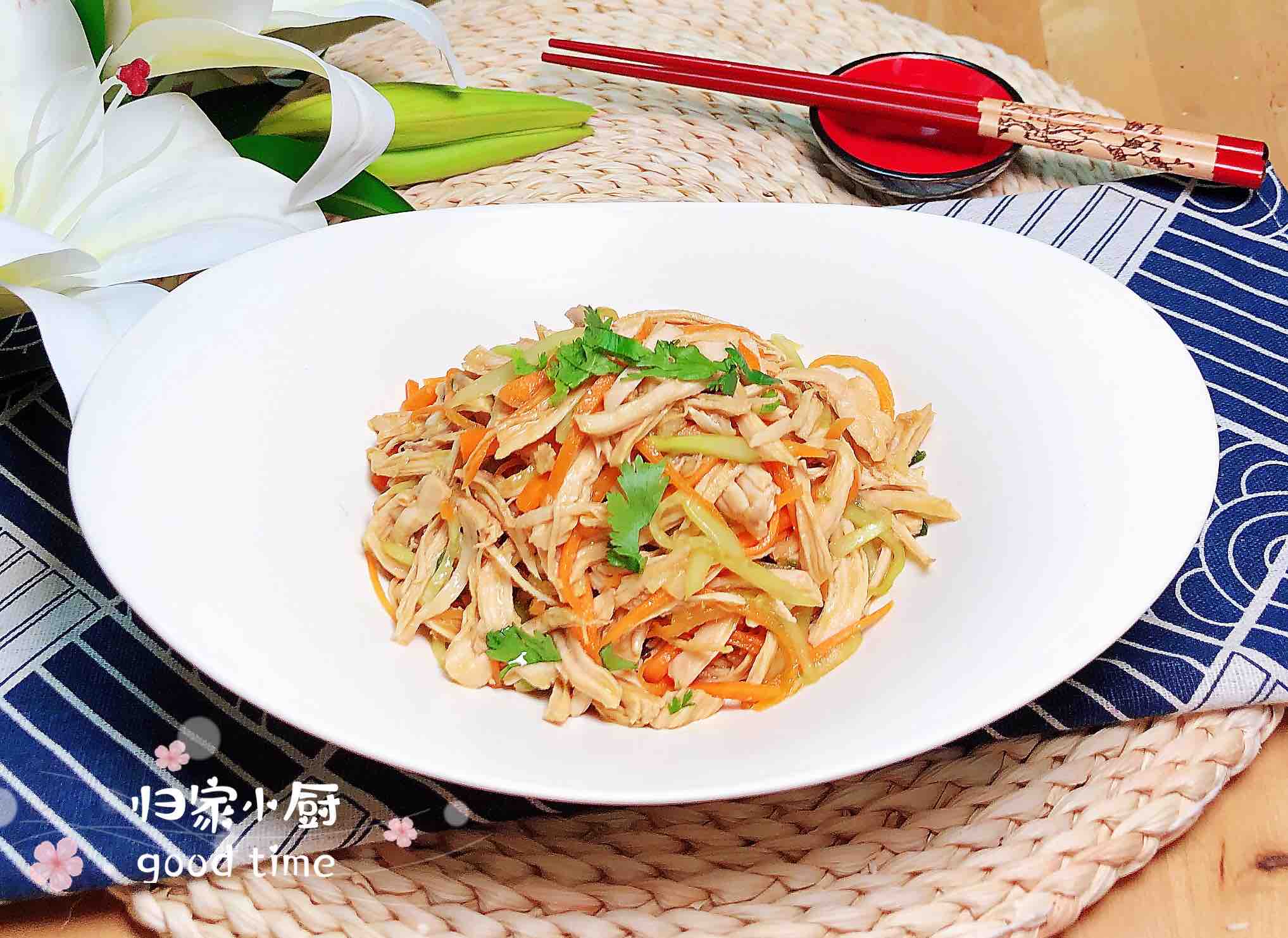 涼拌手撕雞胸肉的做法-酸甜味拌菜譜-易網(wǎng)健康養(yǎng)生網(wǎng) 涼拌手撕雞胸肉的做法-酸甜味拌菜譜