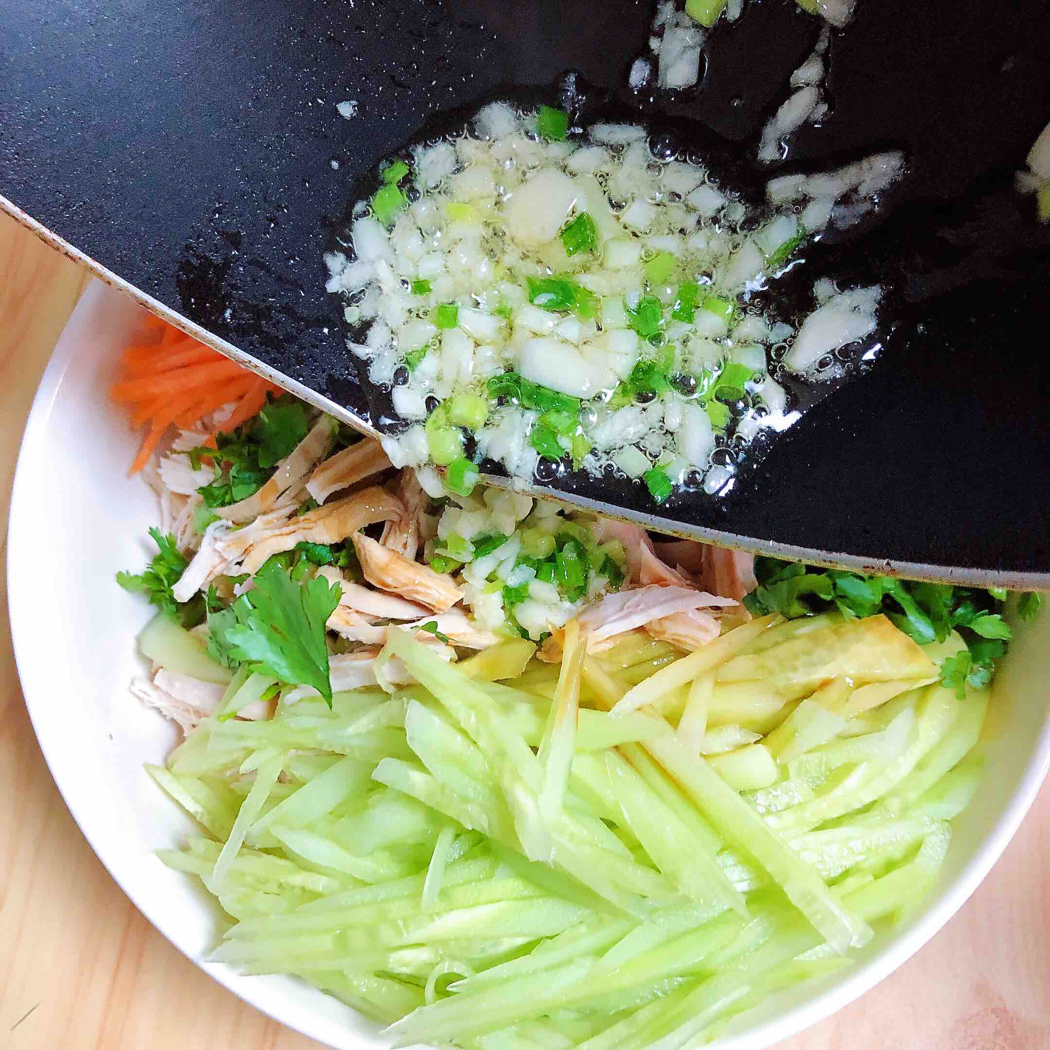 涼拌手撕雞胸肉的做法-酸甜味拌菜譜-易網(wǎng)健康養(yǎng)生網(wǎng) 涼拌手撕雞胸肉的做法-酸甜味拌菜譜