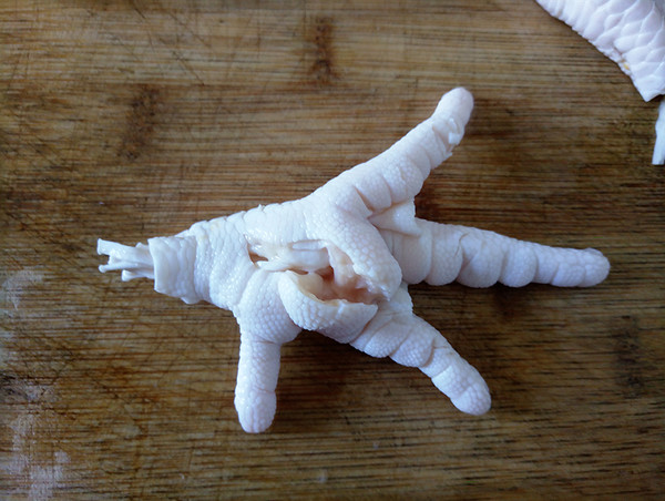 檸檬鳳爪的做法-酸辣味泡菜譜-易網<a href=http://www.jsjjzhkt.cn/ target=_blank class=infotextkey>健康養生</a>網 檸檬鳳爪的做法-酸辣味泡菜譜