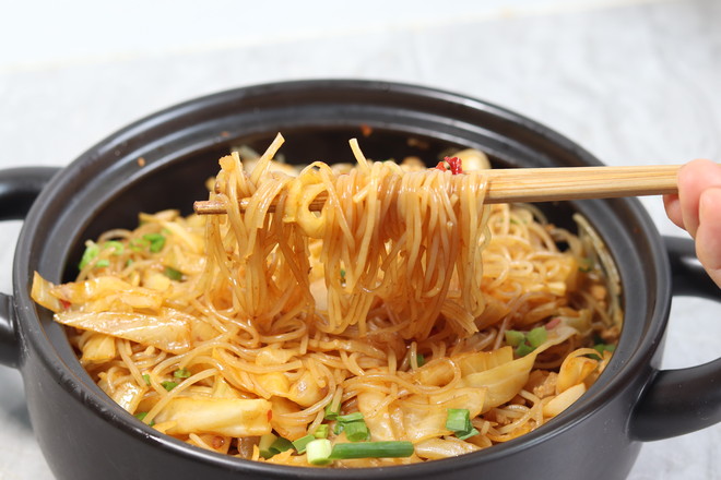 粉絲肉末包菜的做法-家常味炒菜譜-易網健康養生網 粉絲肉末包菜的做法-家常味炒菜譜