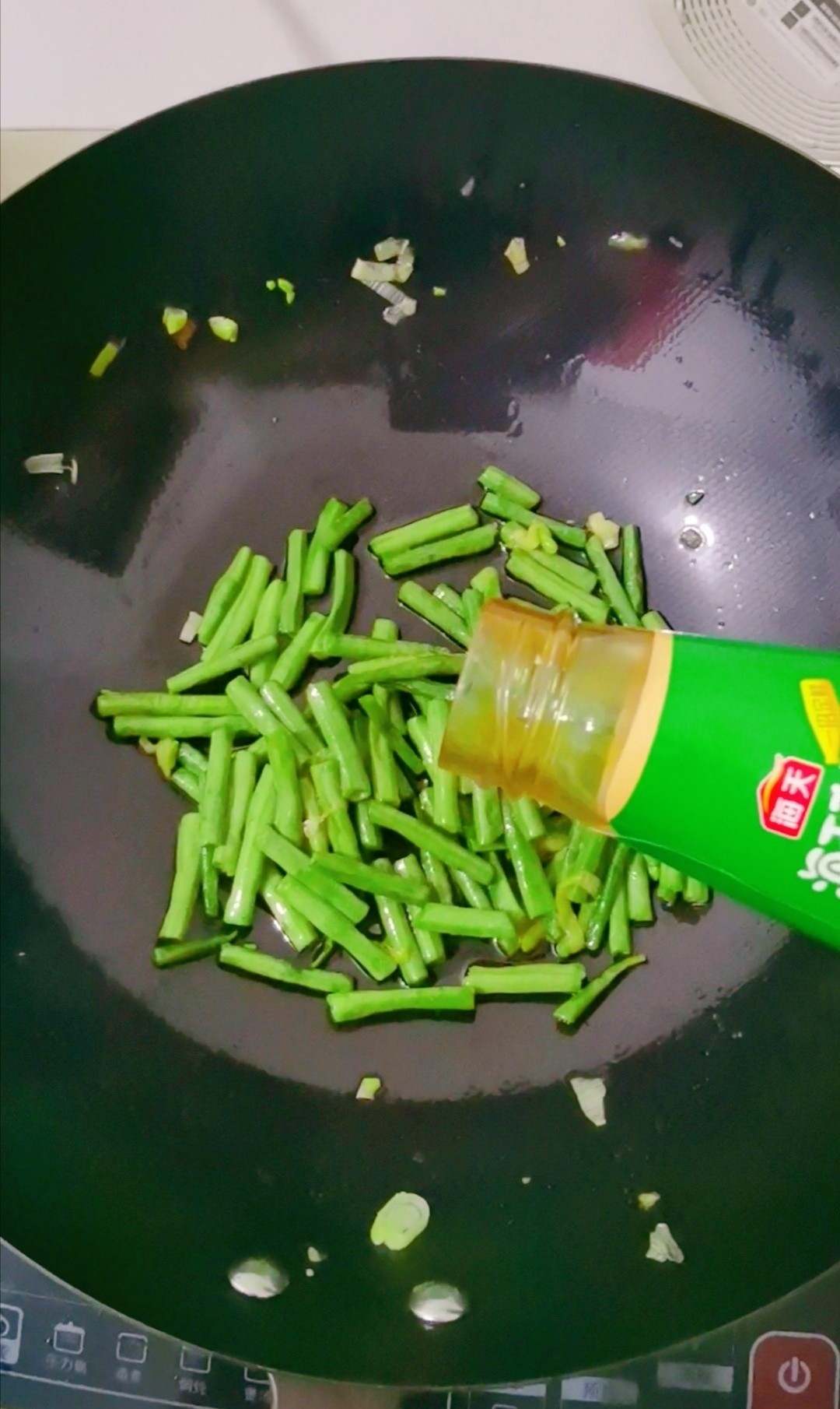 爆炒豇豆的做法-咸鮮味炒菜譜-易網健康養生網 爆炒豇豆的做法-咸鮮味炒菜譜