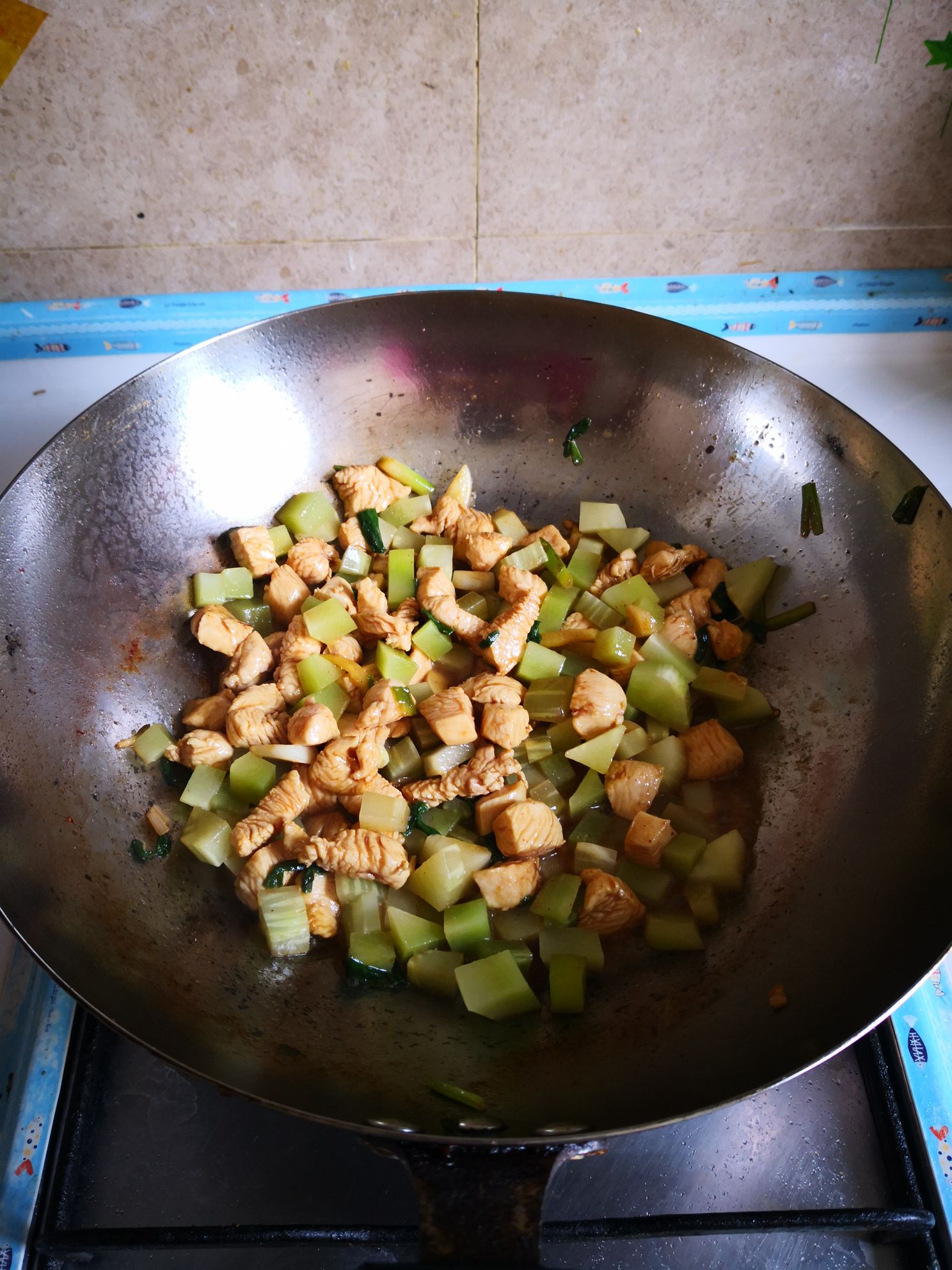 雞丁炒青筍豌豆的做法-家常味炒菜譜-易網健康養生網 雞丁炒青筍豌豆的做法-家常味炒菜譜