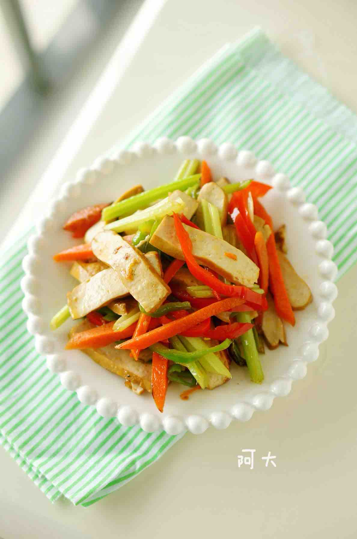 雜蔬香干的做法-家常味炒菜譜-易網健康養生網 雜蔬香干的做法-家常味炒菜譜