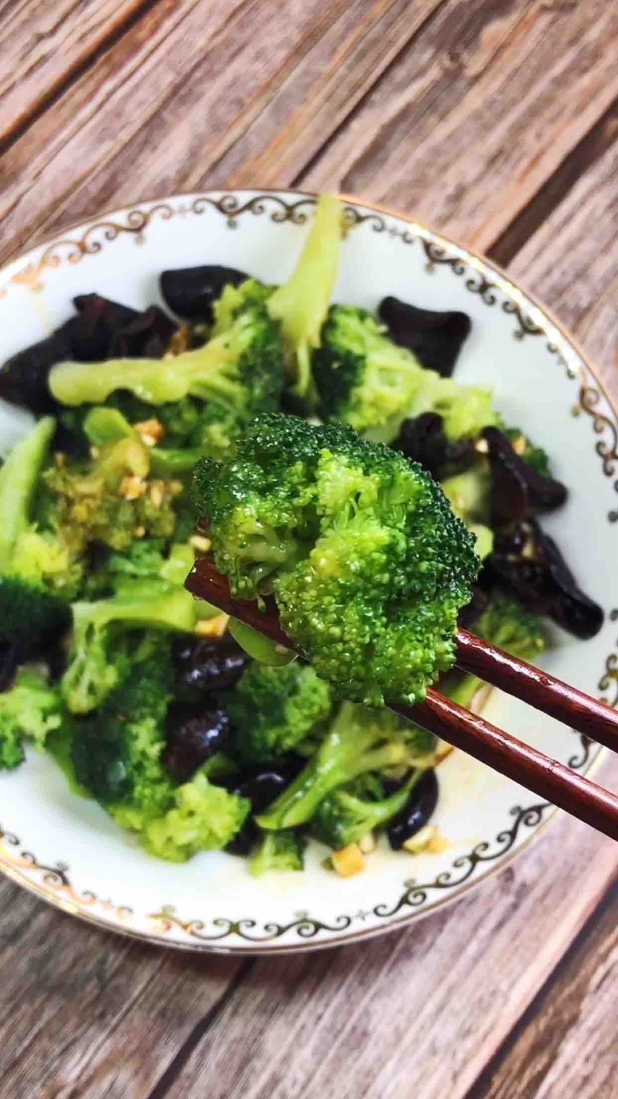 清蒸西蘭花的做法-家常味蒸菜譜-易網健康養生網 清蒸西蘭花的做法-家常味蒸菜譜