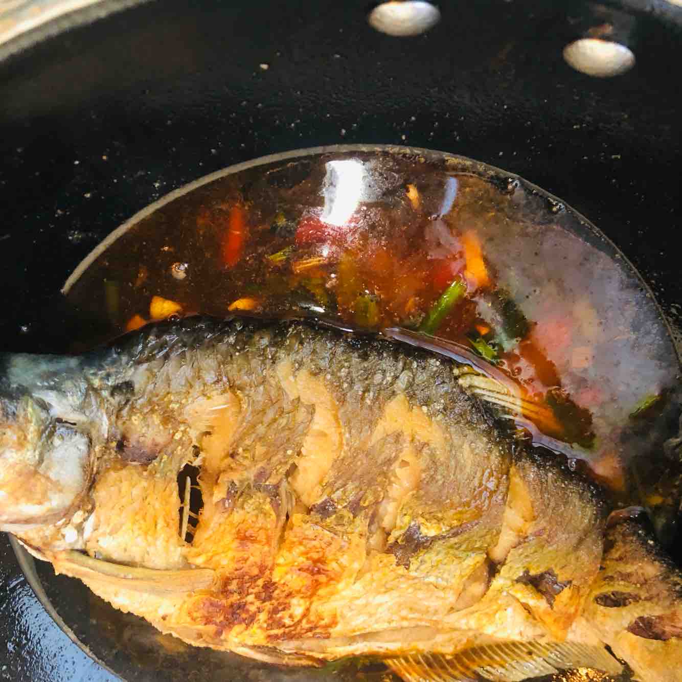 紅燒鳊魚的做法-香辣味燒菜譜-易網健康養生網 紅燒鳊魚的做法-香辣味燒菜譜