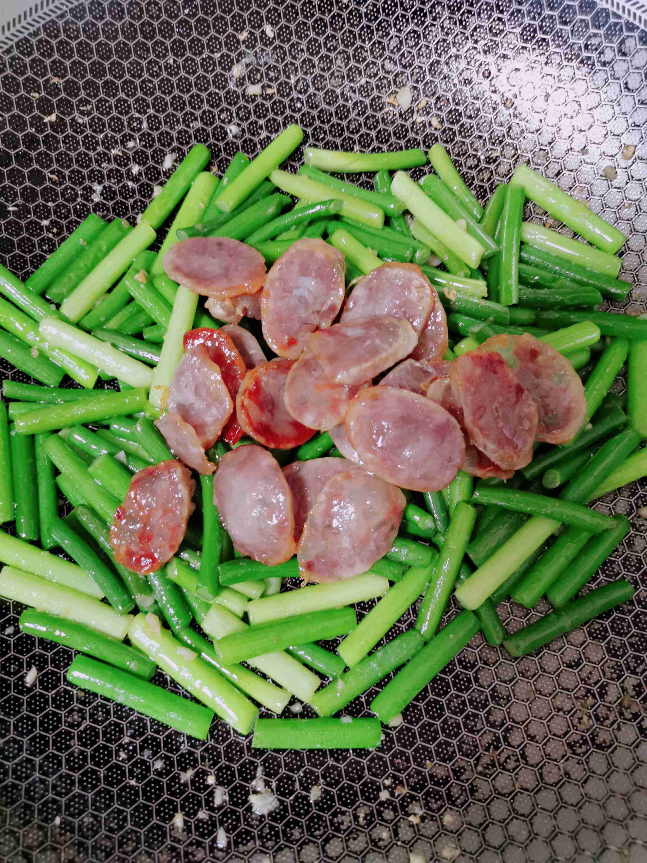 蒜苔炒香腸的做法-家常味炒菜譜