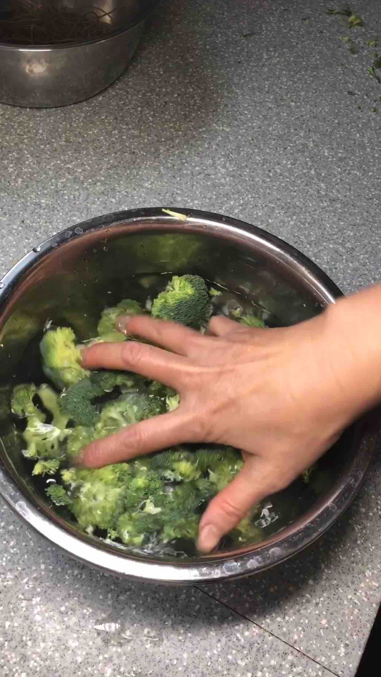 清蒸西蘭花的做法-家常味蒸菜譜-易網健康養生網 清蒸西蘭花的做法-家常味蒸菜譜