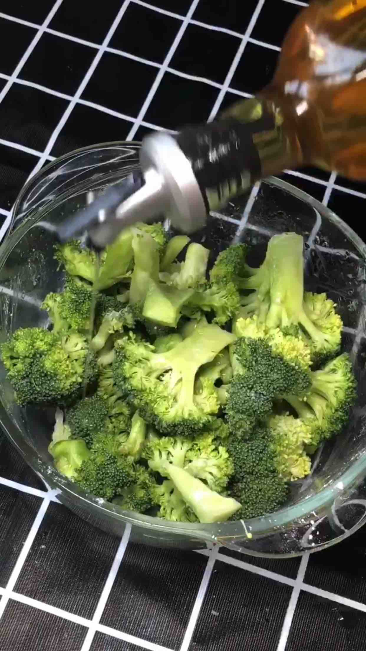 清蒸西蘭花的做法-家常味蒸菜譜-易網健康養生網 清蒸西蘭花的做法-家常味蒸菜譜