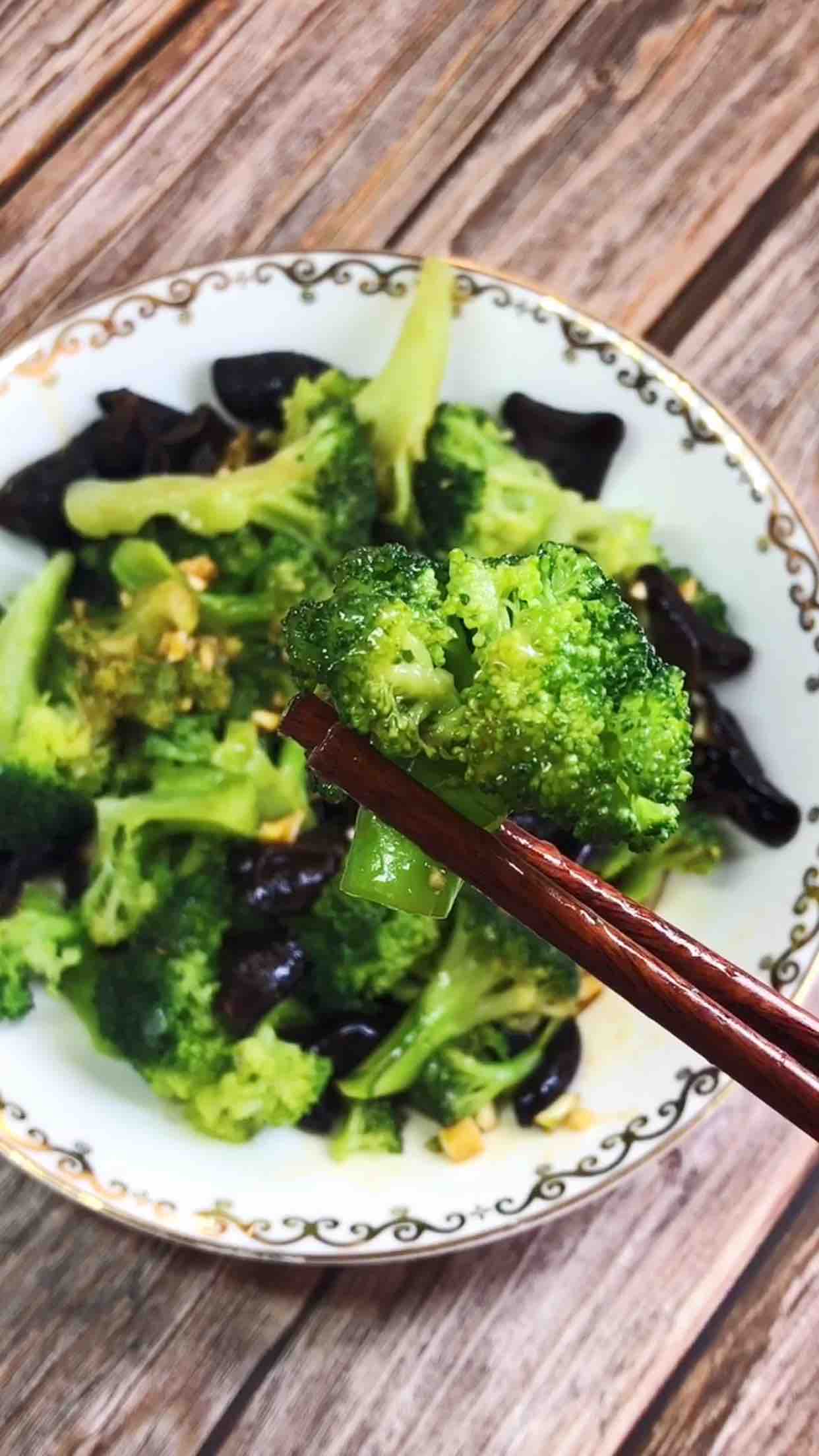 清蒸西蘭花的做法-家常味蒸菜譜-易網健康養生網 清蒸西蘭花的做法-家常味蒸菜譜