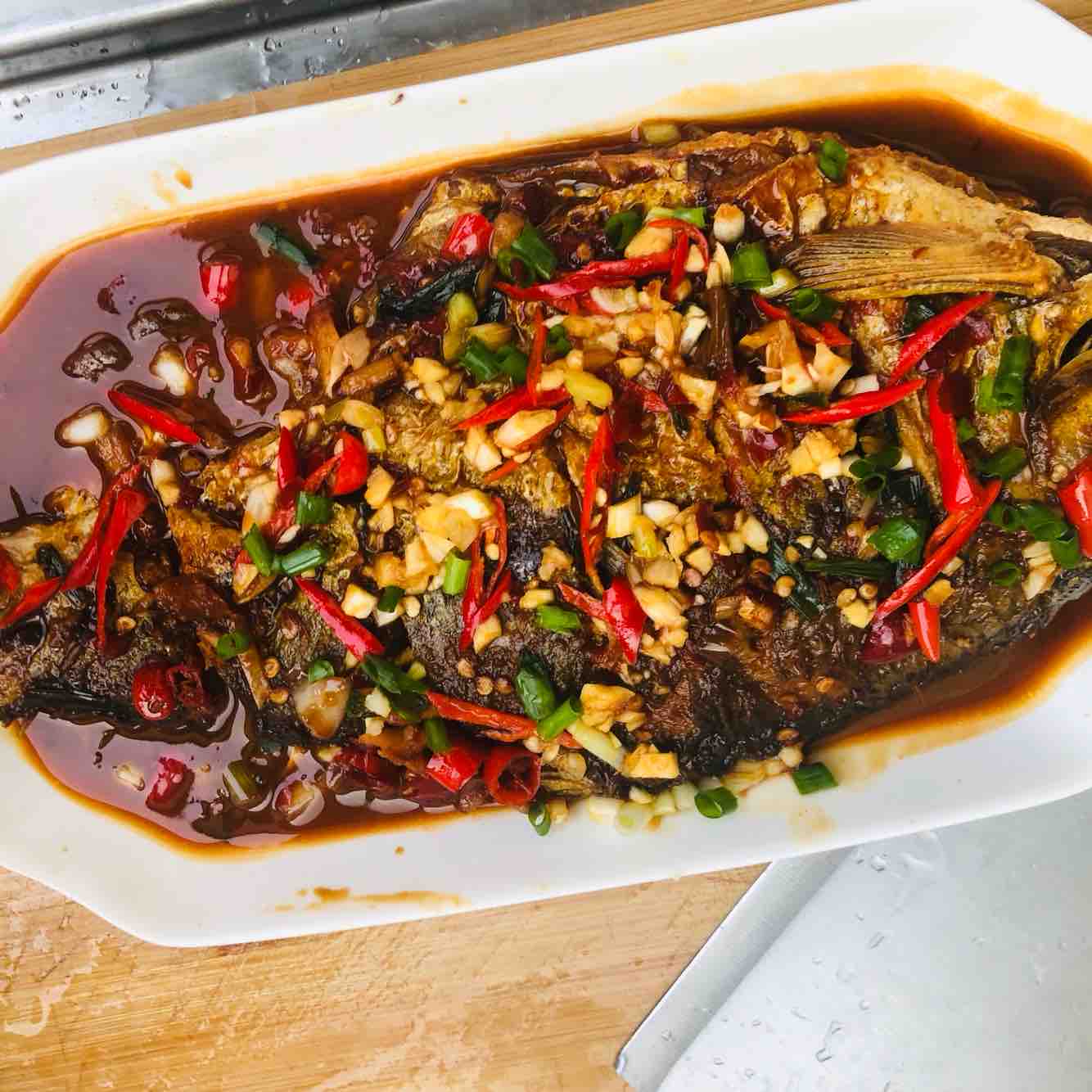 紅燒鳊魚的做法-香辣味燒菜譜-易網健康養生網 紅燒鳊魚的做法-香辣味燒菜譜