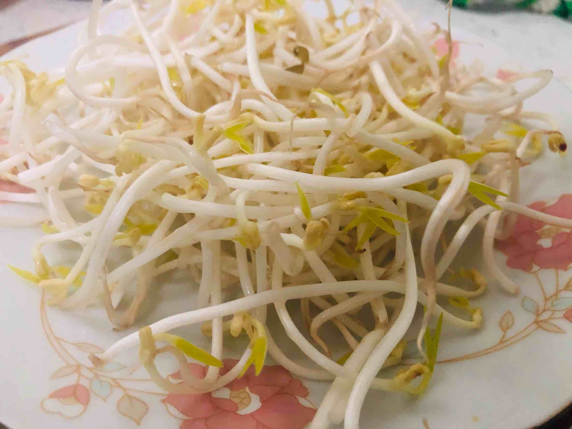 綠豆芽炒韭菜的做法-家常味炒菜譜-易網(wǎng)健康養(yǎng)生網(wǎng) 綠豆芽炒韭菜的做法-家常味炒菜譜