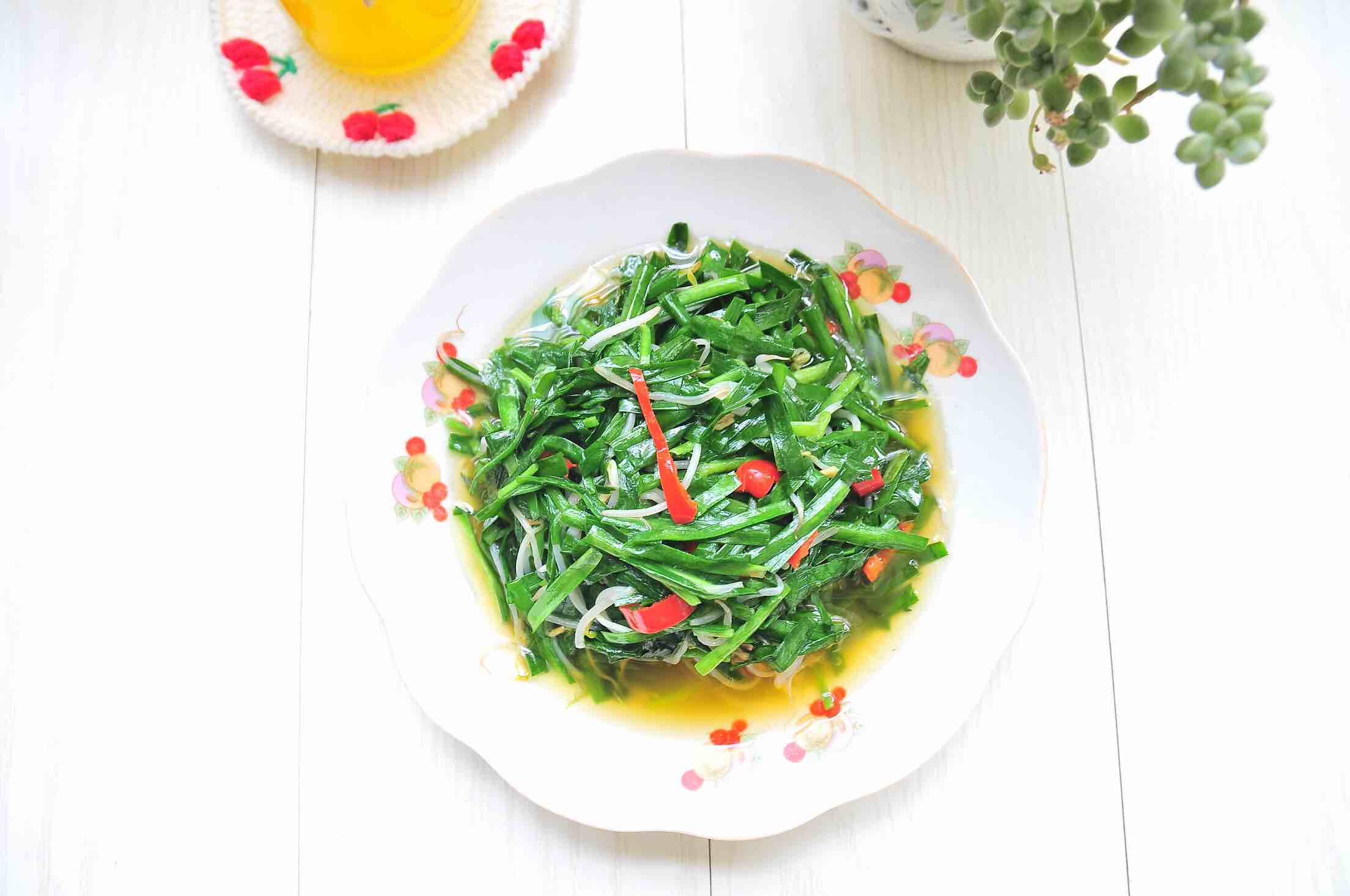 綠豆芽炒韭菜的做法-家常味炒菜譜-易網(wǎng)健康養(yǎng)生網(wǎng) 綠豆芽炒韭菜的做法-家常味炒菜譜