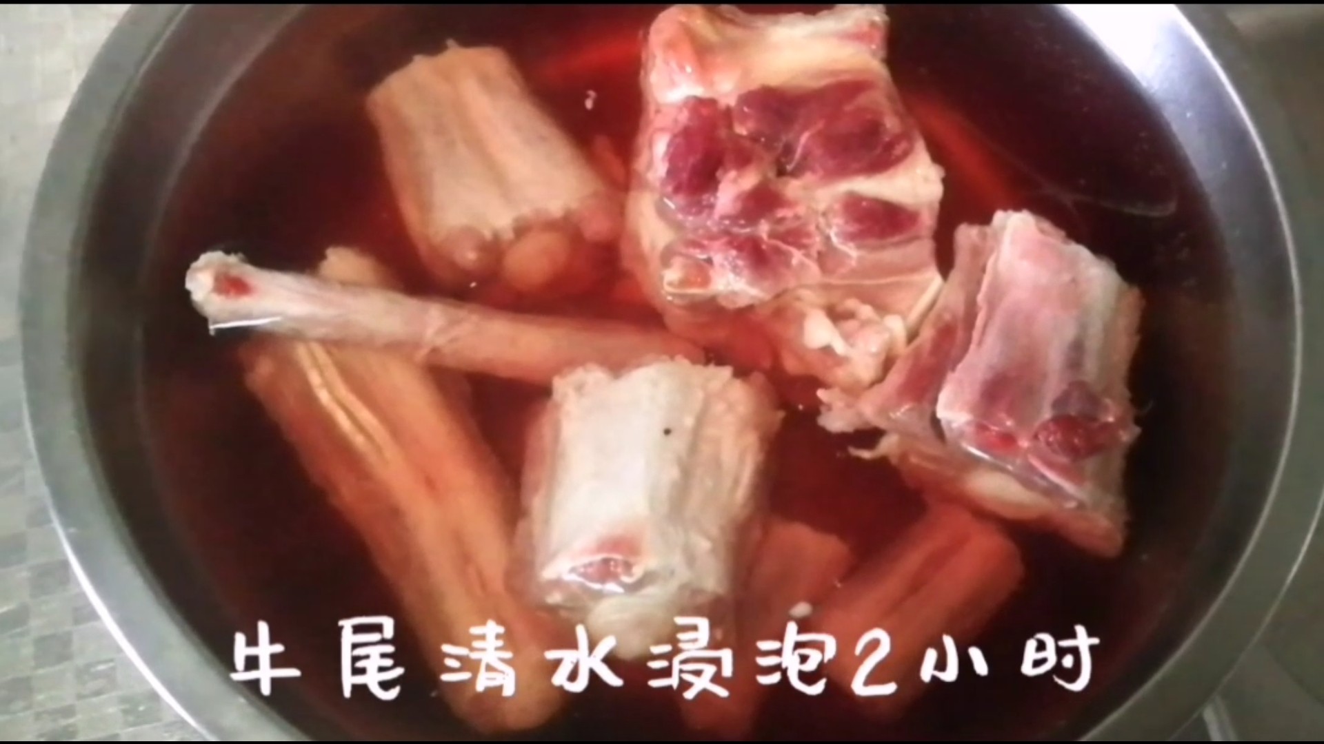 紅燒牛尾的做法-家常味燒菜譜-易網<a href=http://www.jsjjzhkt.cn/ target=_blank class=infotextkey>健康養生</a>網 紅燒牛尾的做法-家常味燒菜譜