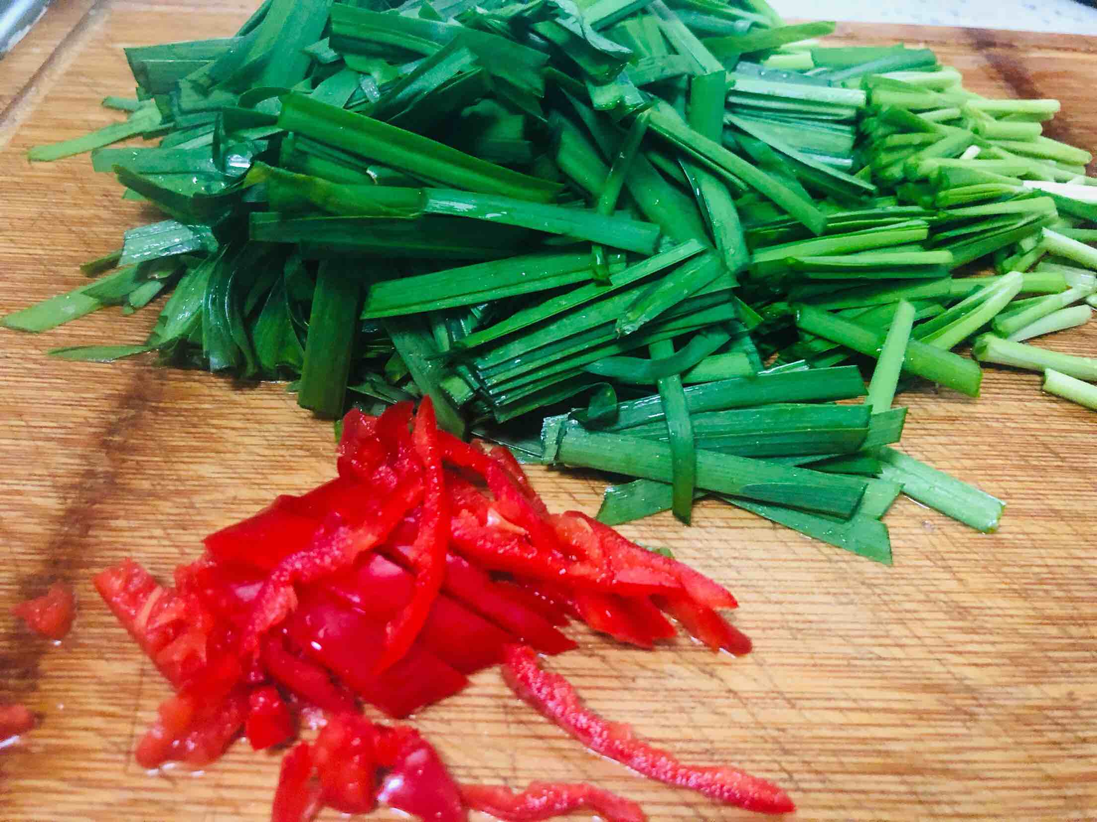 綠豆芽炒韭菜的做法-家常味炒菜譜-易網(wǎng)<a href=http://www.jsjjzhkt.cn/ target=_blank class=infotextkey>健康養(yǎng)生</a>網(wǎng) 綠豆芽炒韭菜的做法-家常味炒菜譜