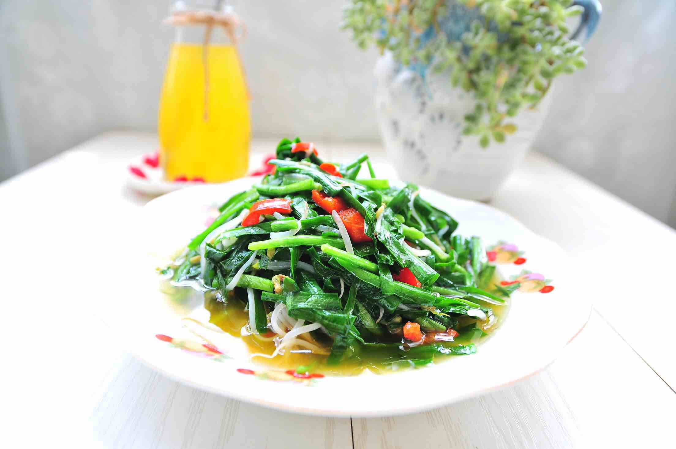 綠豆芽炒韭菜的做法-家常味炒菜譜-易網(wǎng)健康養(yǎng)生網(wǎng) 綠豆芽炒韭菜的做法-家常味炒菜譜