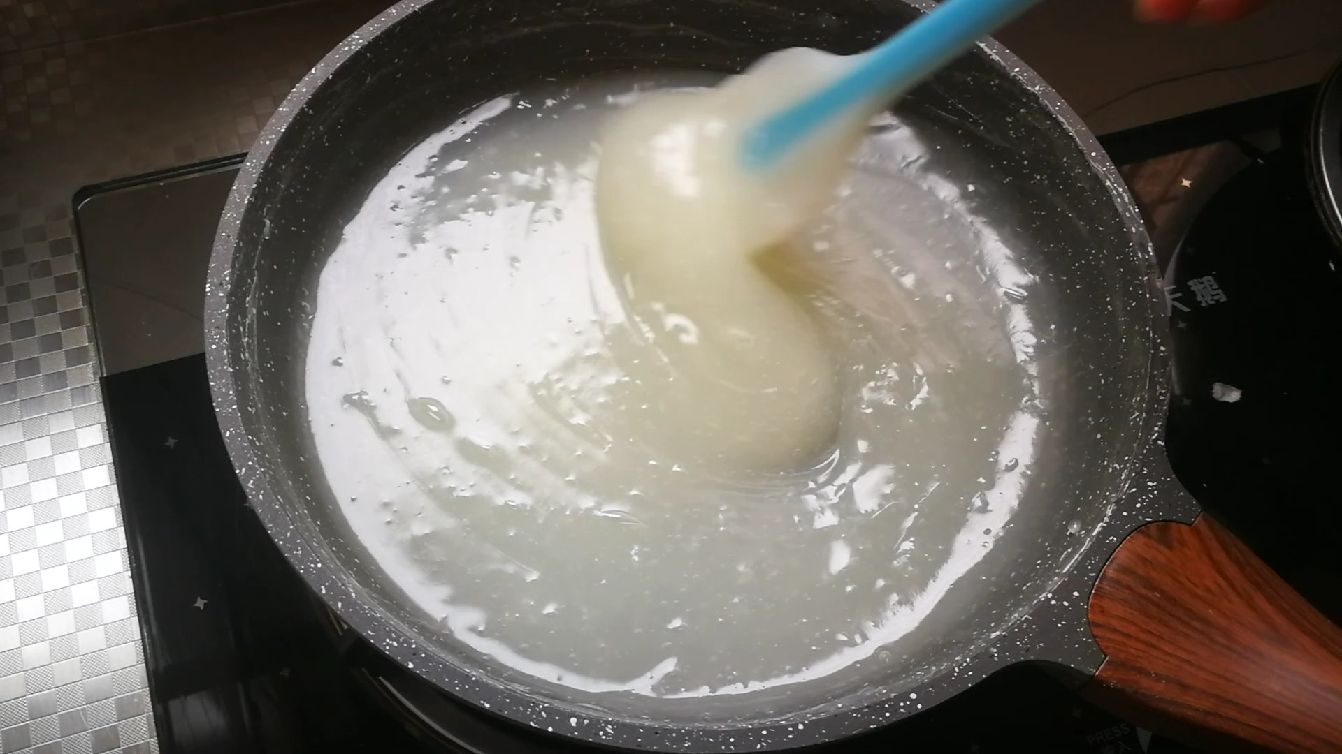 手工涼粉的做法-家常味拌菜譜-易網健康養生網 手工涼粉的做法-家常味拌菜譜