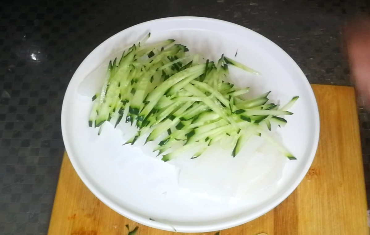 手工涼粉的做法-家常味拌菜譜-易網健康養生網 手工涼粉的做法-家常味拌菜譜