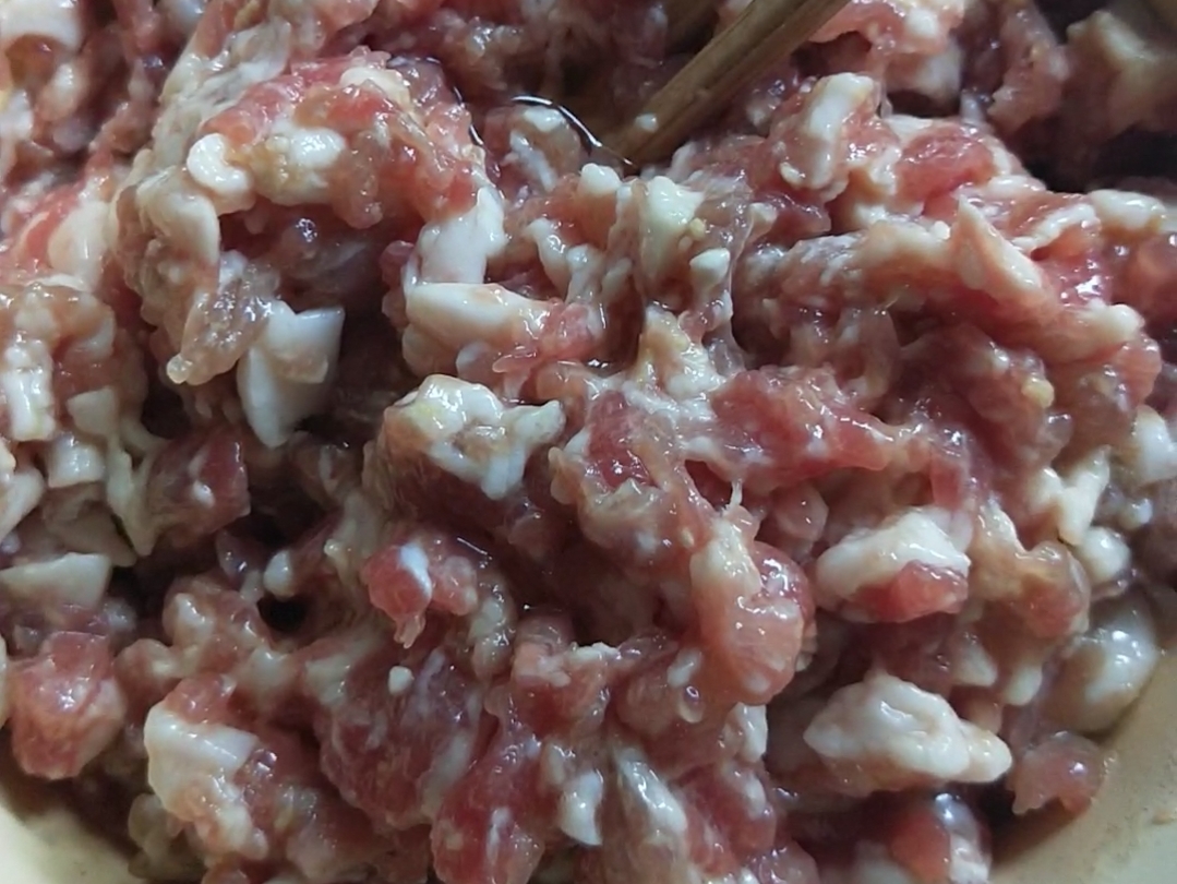 紅燒肉餅子的做法-家常味燒菜譜-易網<a href=http://www.jsjjzhkt.cn/ target=_blank class=infotextkey>健康養生</a>網 紅燒肉餅子的做法-家常味燒菜譜