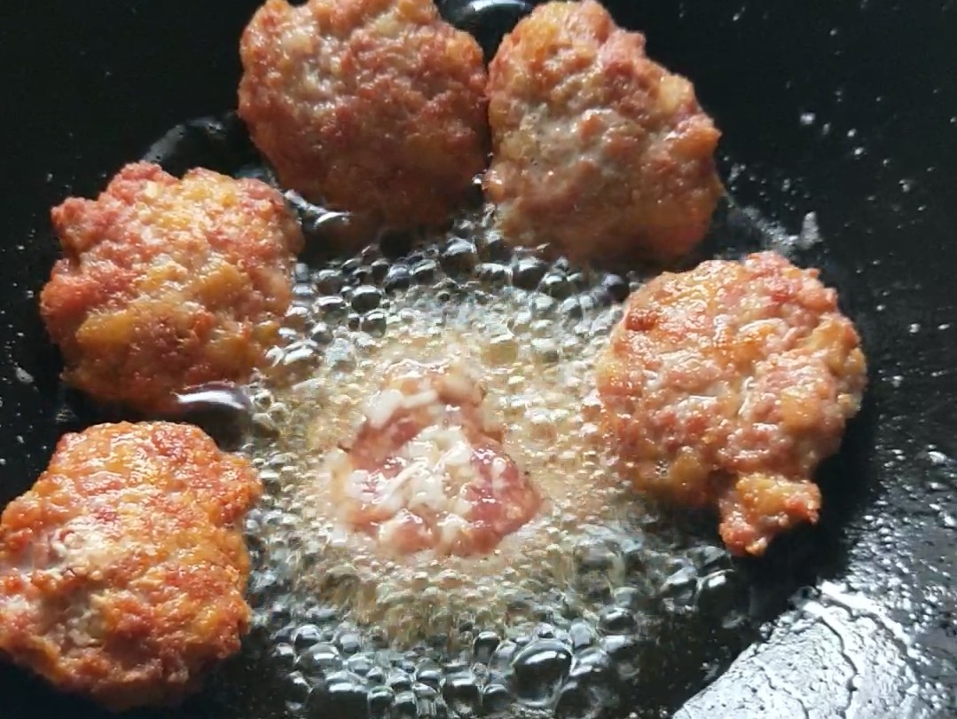 紅燒肉餅子的做法-家常味燒菜譜-易網健康養生網 紅燒肉餅子的做法-家常味燒菜譜