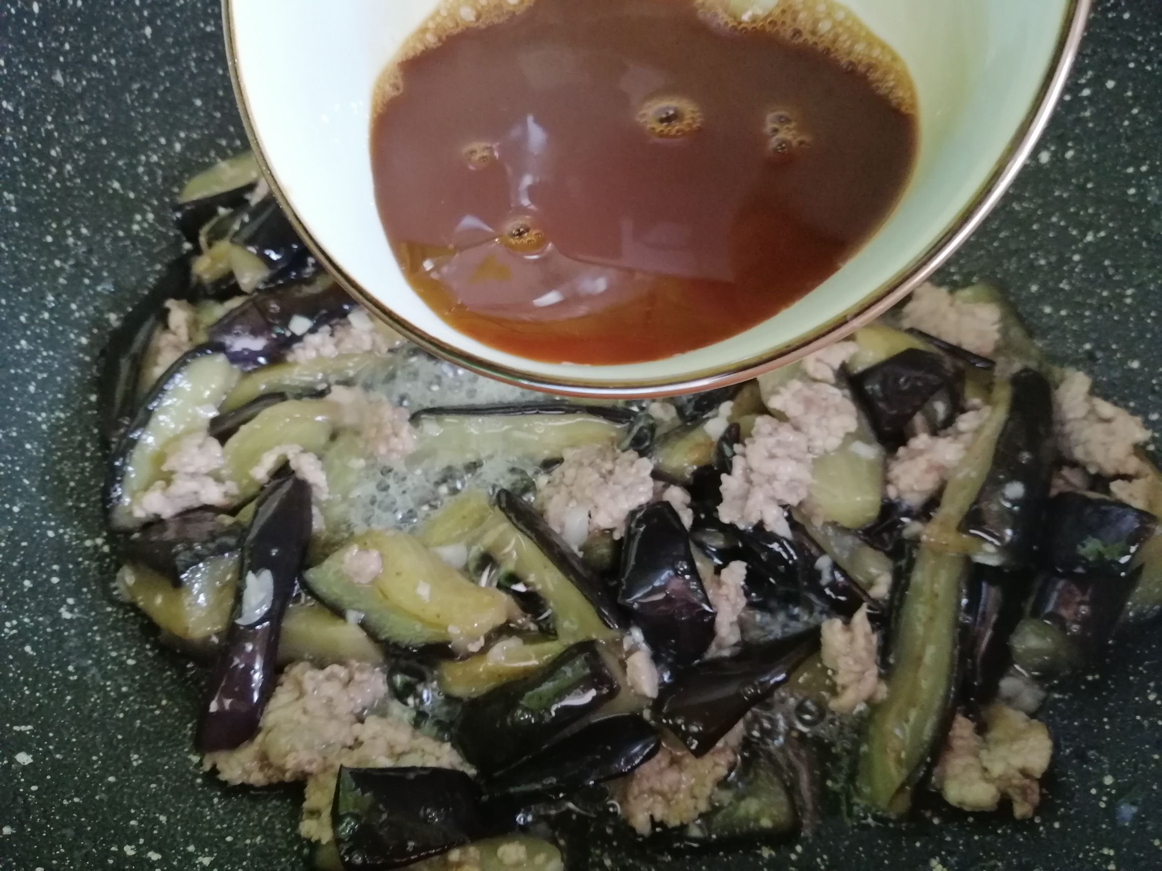 家常版魚香茄子的做法-酸甜味炒菜譜