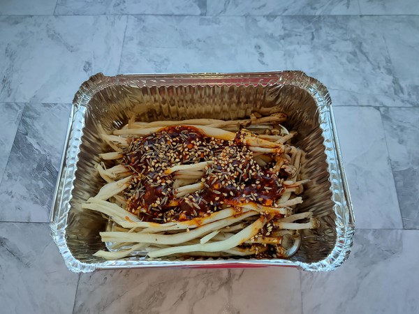 麻辣烤蟹味菇的做法-香辣味烤菜譜