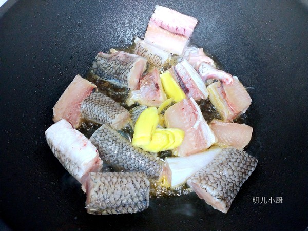 辣椒炒魚渣的做法-香辣味炒菜譜