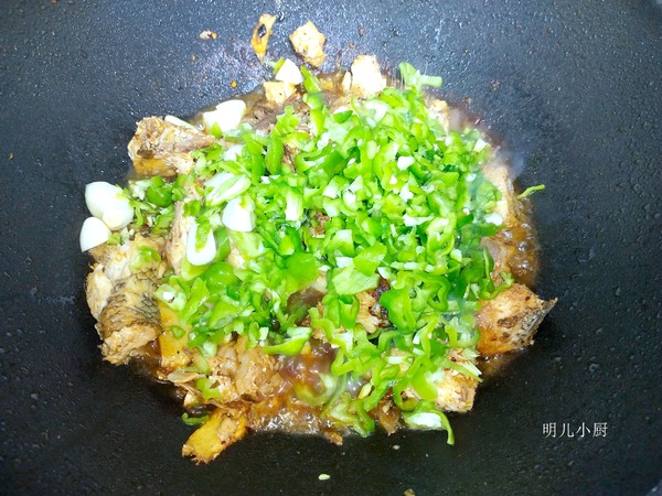 辣椒炒魚渣的做法-香辣味炒菜譜