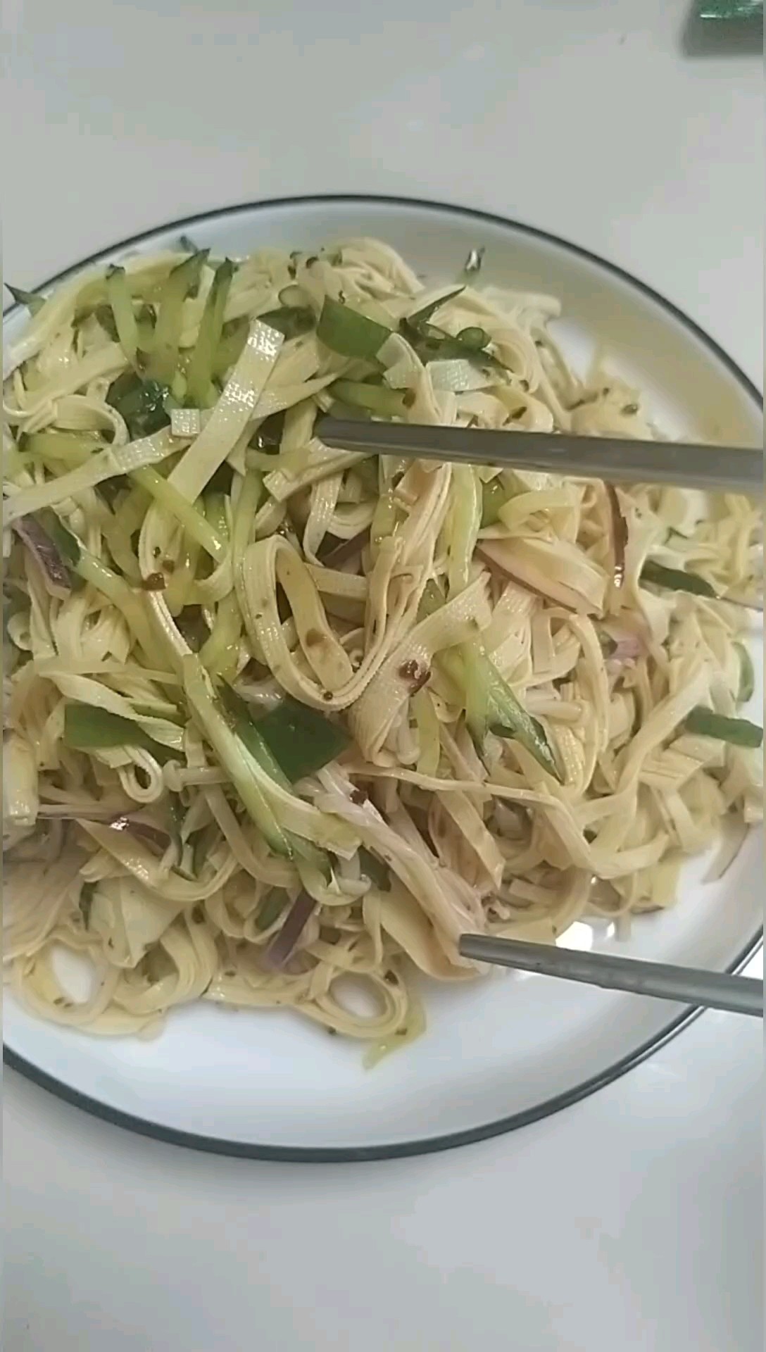 黃瓜豆皮涼拌菜的做法-家常味拌菜譜