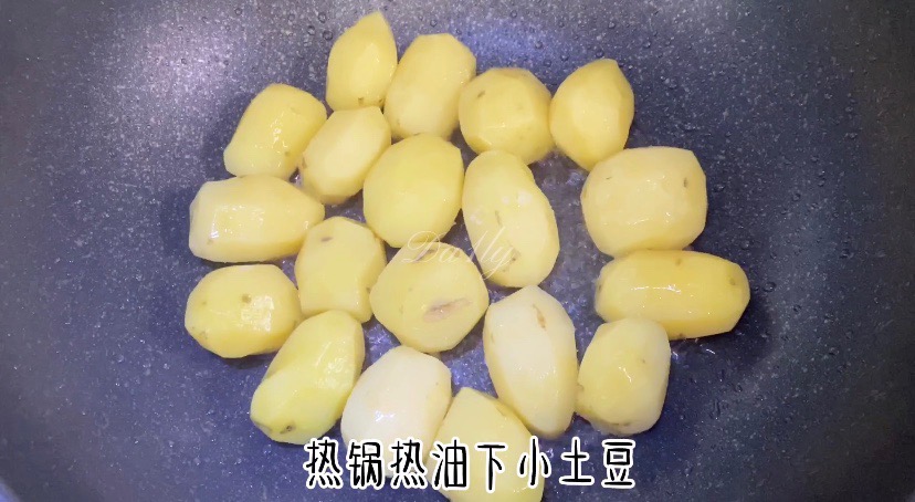 外脆里糯,秒殺路邊攤的香煎小土豆的做法-其它口味煎菜譜-易網健康養生網 外脆里糯,秒殺路邊攤的香煎小土豆的做法-其它口味煎菜譜