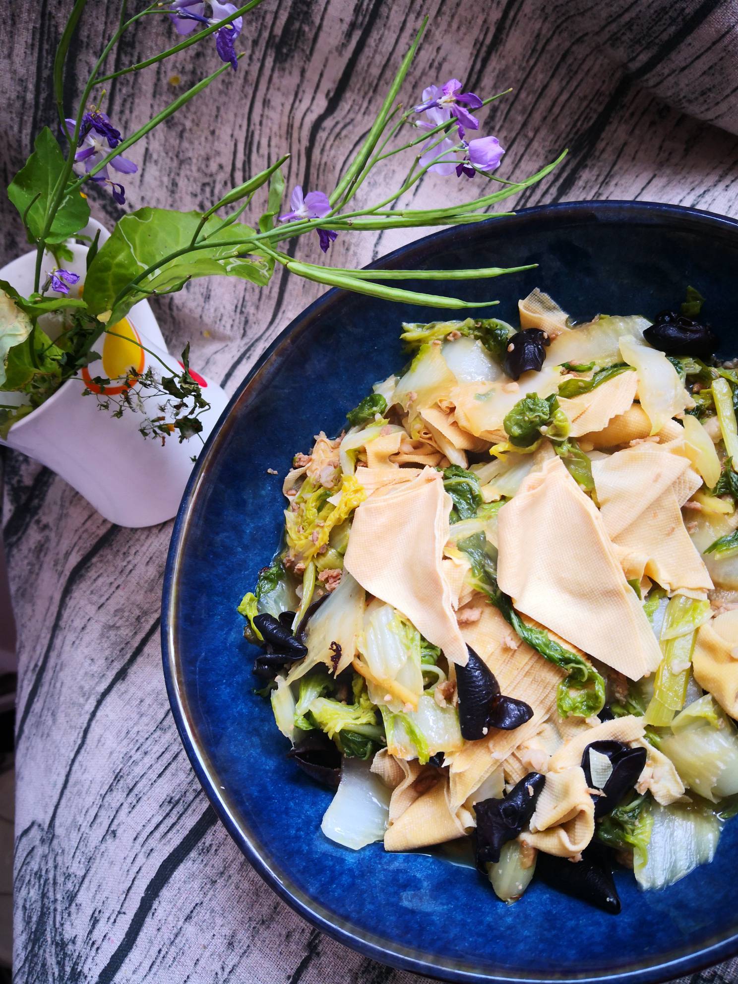 白菜燉豆皮的做法-家常味燉菜譜-易網健康養生網 白菜燉豆皮的做法-家常味燉菜譜