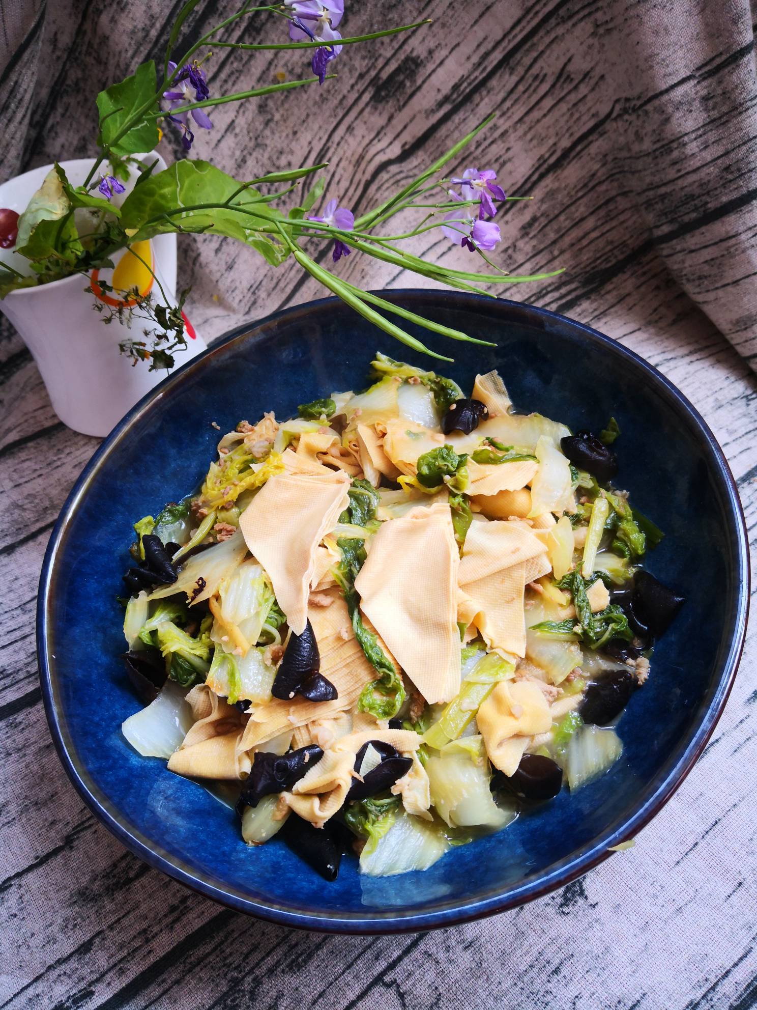 白菜燉豆皮的做法-家常味燉菜譜