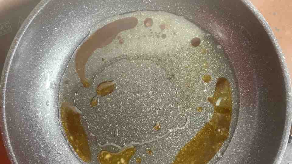 雞爪這樣做,香糯軟爛,好吃到光盤的做法-家常味燒菜譜-易網健康養(yǎng)生網 雞爪這樣做,香糯軟爛,好吃到光盤的做法-家常味燒菜譜