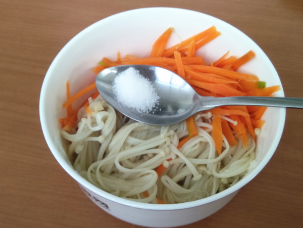 金針菇拌胡蘿卜的做法-家常味拌菜譜-易網健康養生網 金針菇拌胡蘿卜的做法-家常味拌菜譜