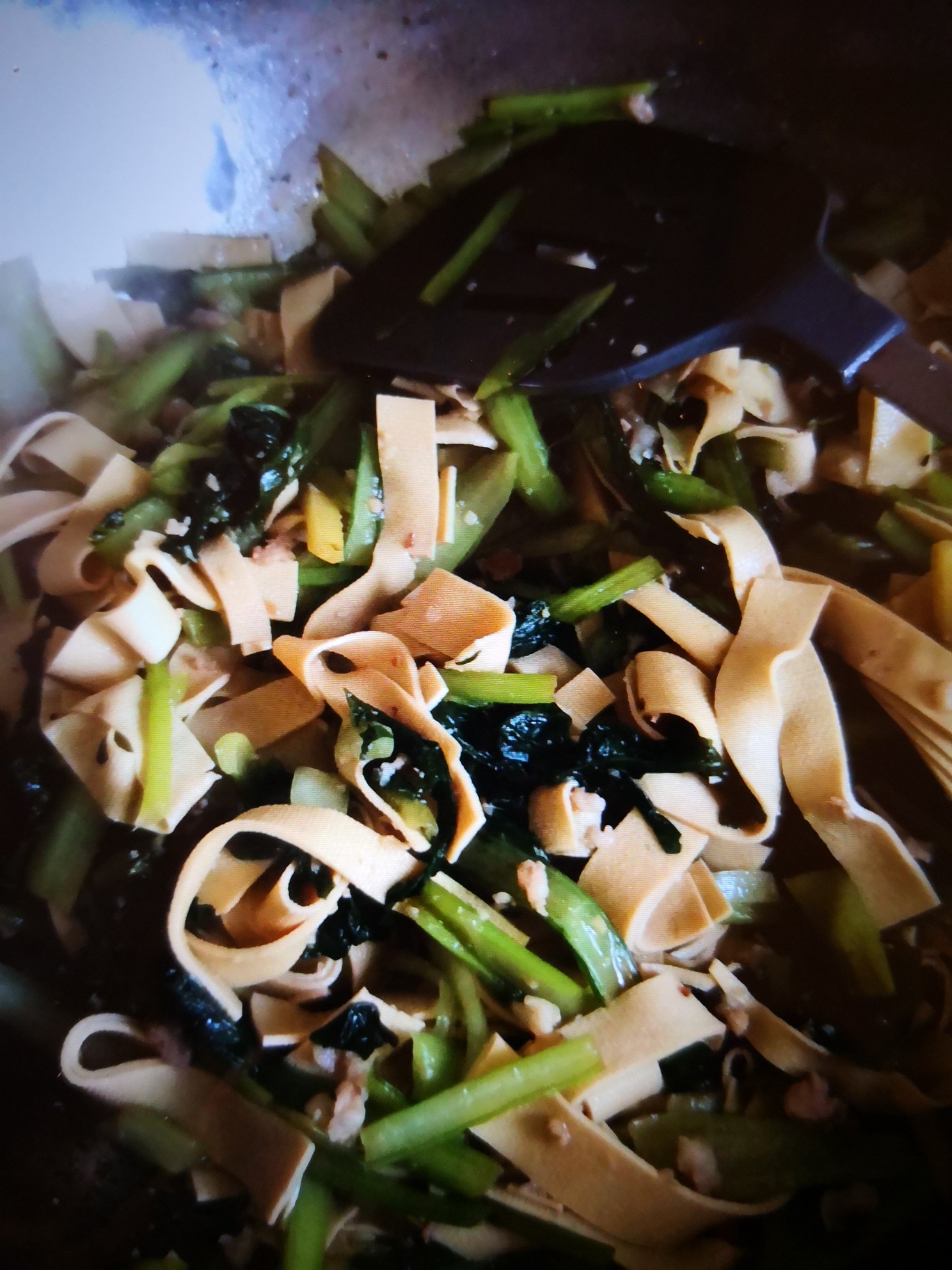 烏塌菜炒豆皮的做法-家常味炒菜譜-易網健康養生網 烏塌菜炒豆皮的做法-家常味炒菜譜