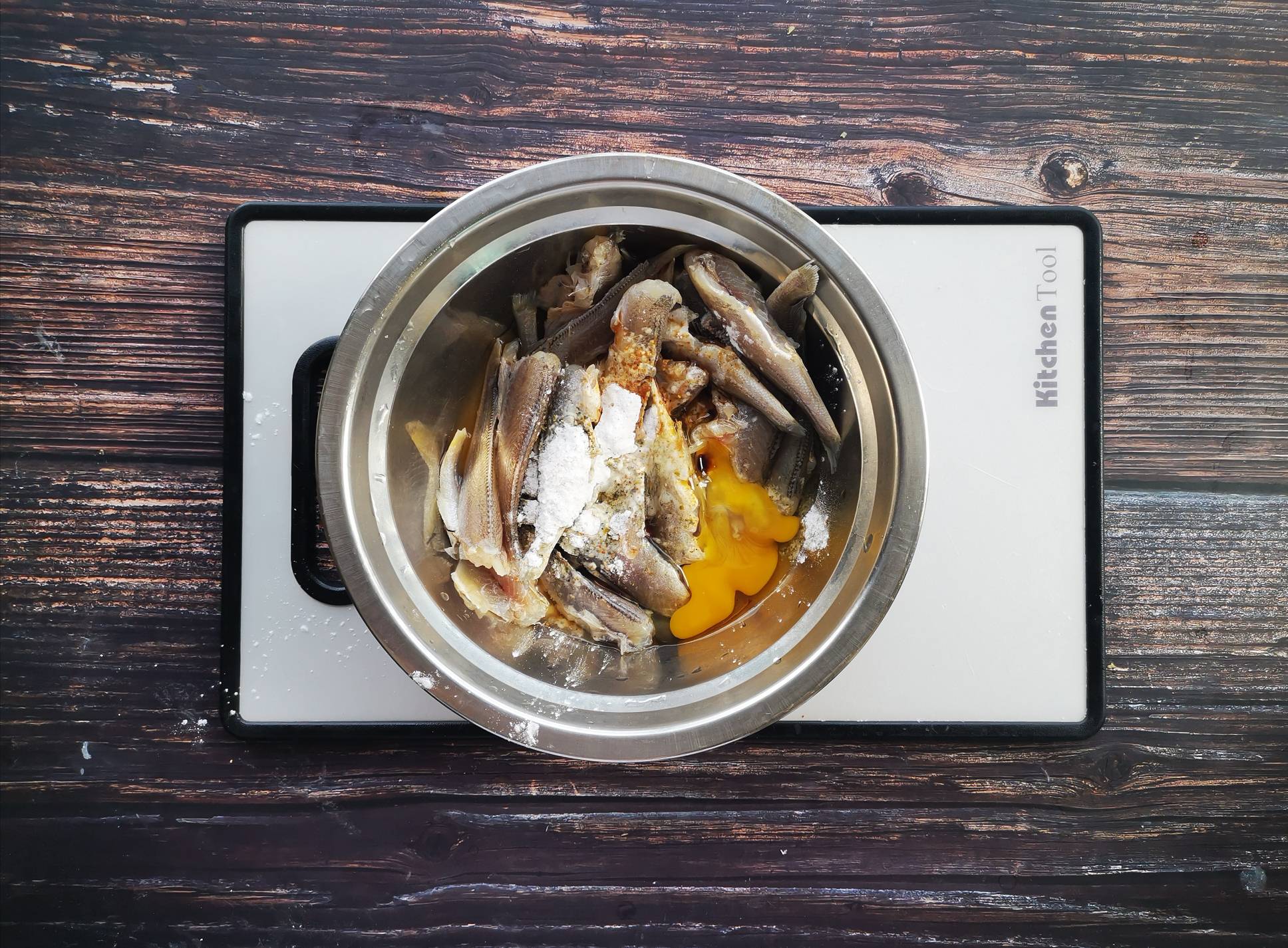 油炸小黃魚的做法-咸鮮味炸菜譜-易網健康養生網 油炸小黃魚的做法-咸鮮味炸菜譜