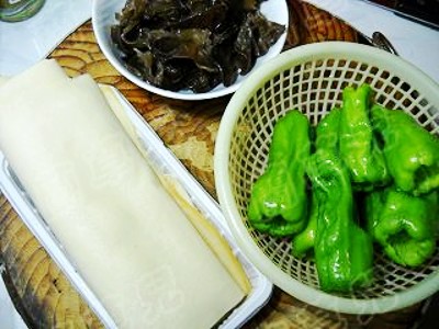 素炒千張絲的做法-家常味炒菜譜-易網(wǎng)<a href=http://www.jsjjzhkt.cn/ target=_blank class=infotextkey>健康養(yǎng)生</a>網(wǎng) 素炒千張絲的做法-家常味炒菜譜