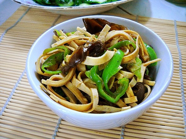 素炒千張絲的做法-家常味炒菜譜-易網(wǎng)健康養(yǎng)生網(wǎng) 素炒千張絲的做法-家常味炒菜譜